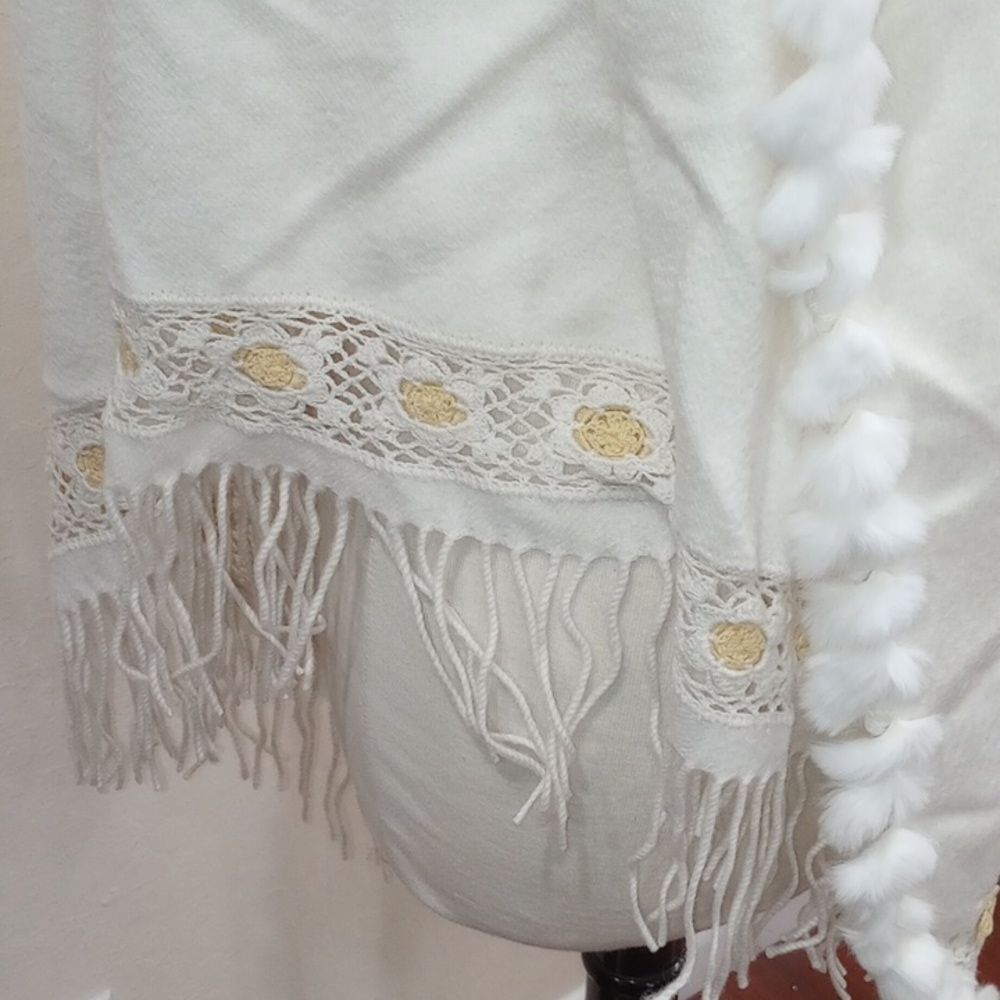 Erdos Ivory Fringed Cashmere Shawl - New! - Picture 3 of 14